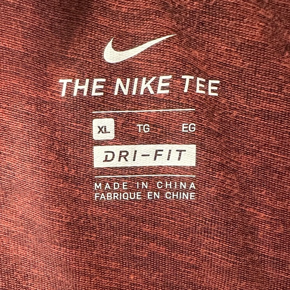 Women’s Nike T-shirt - super simple and super soft - Picture 2 of 2